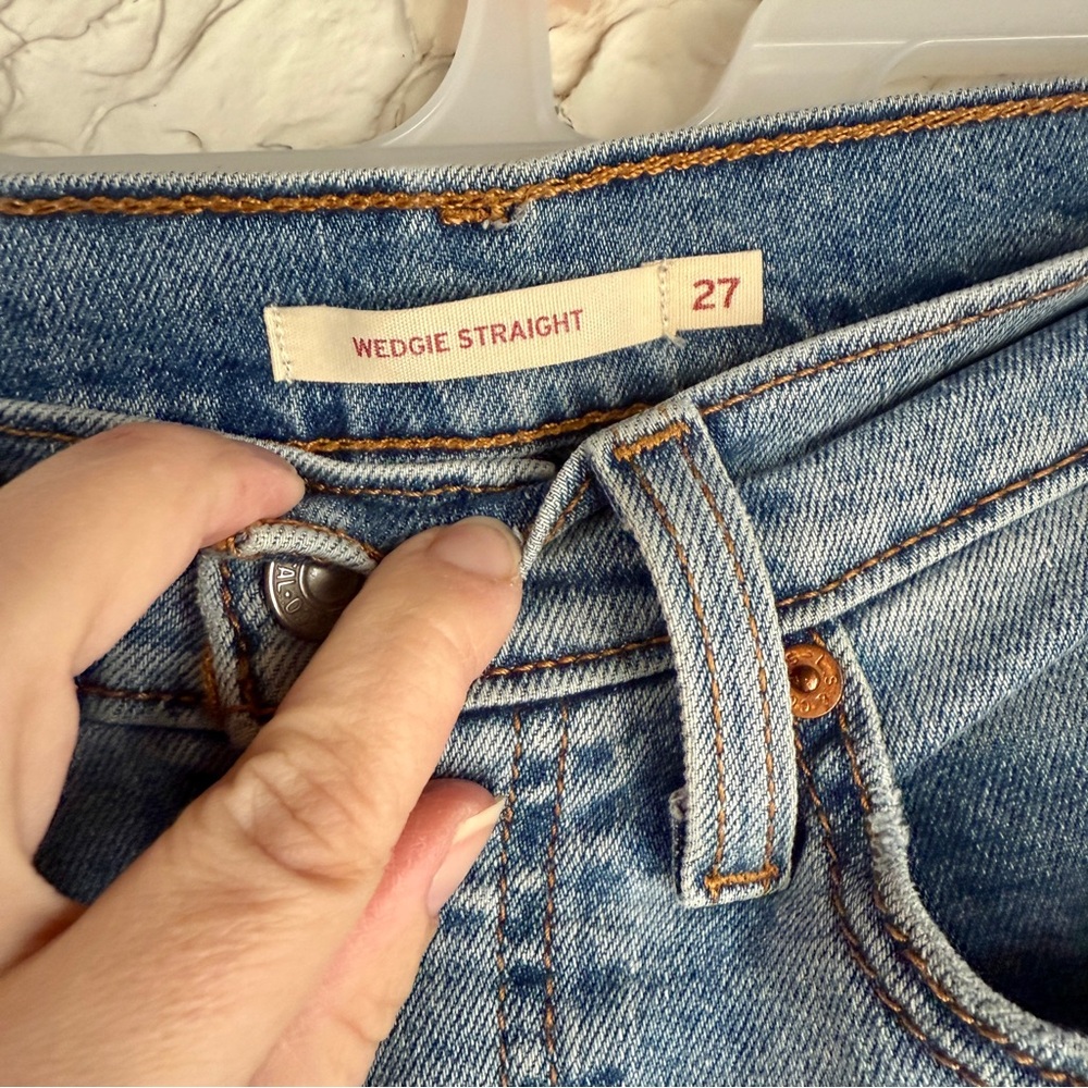 Levi's Light Blue Distressed Ankle Jeans - Picture 2 of 10